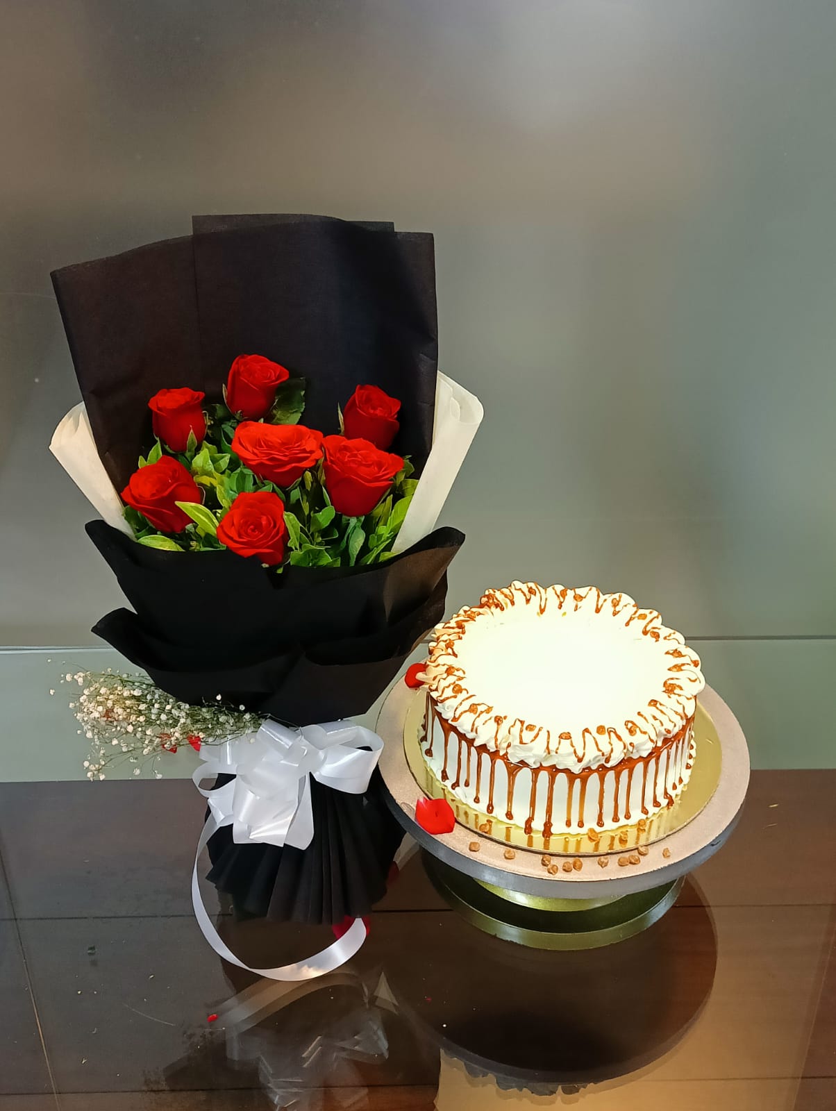 Lucky Seven - 7 Red Roses with Butterscotch Cake