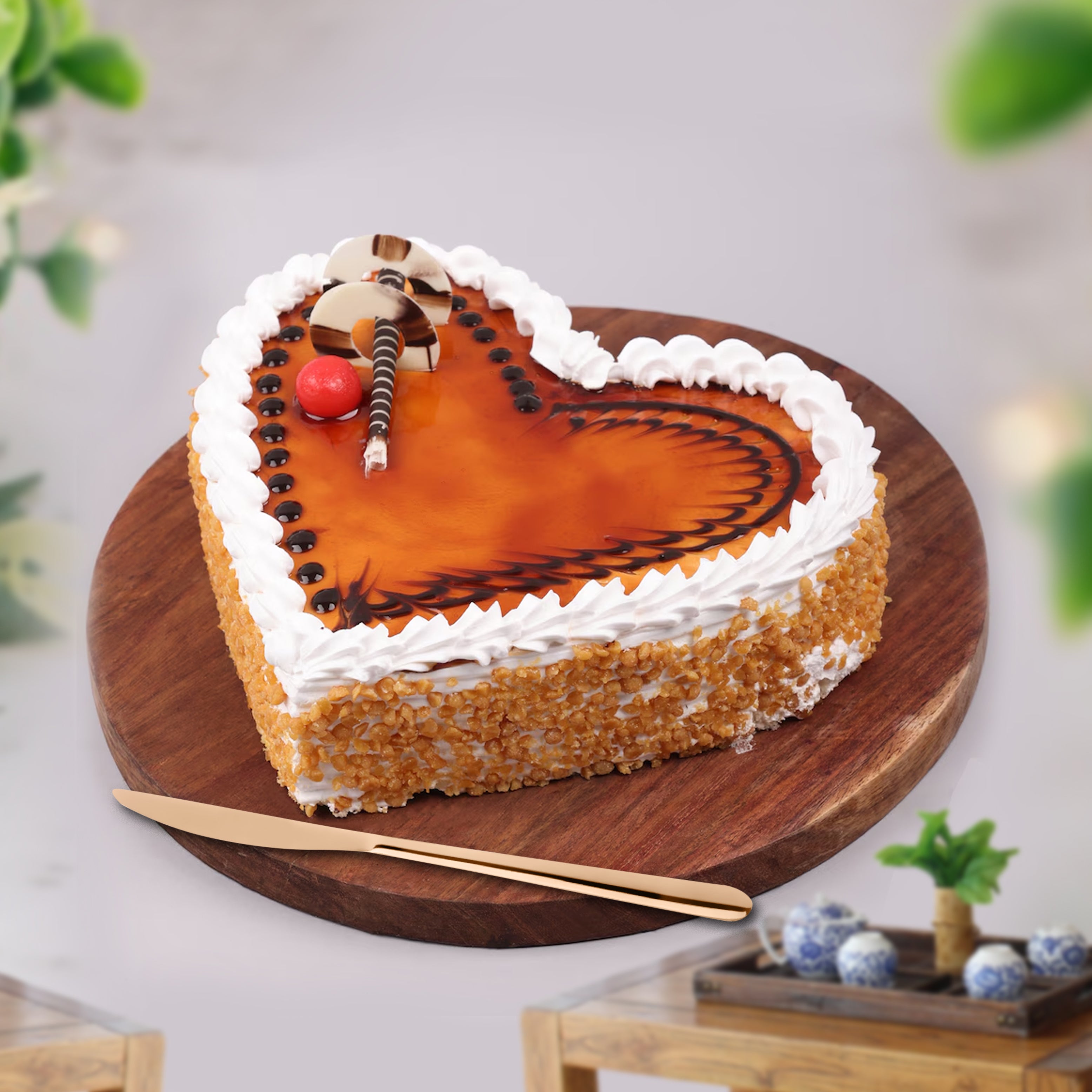 Golden Heart - Butterscotch Heart Shape Cake 500g