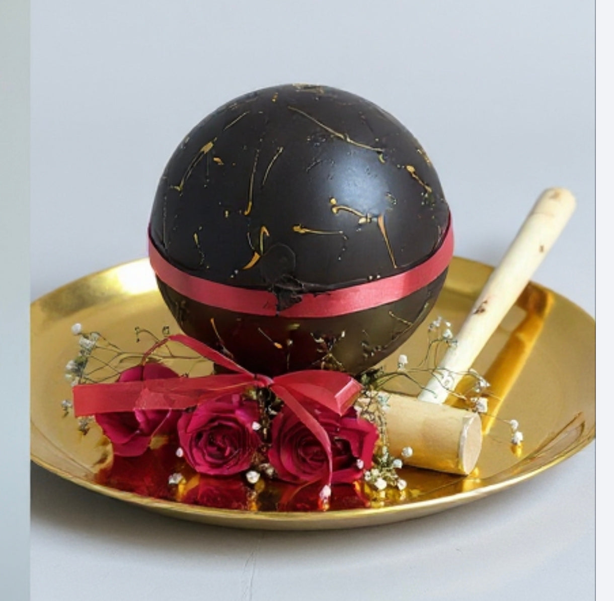 Chocolate Piñata Cake 700g with Hammer and Roses